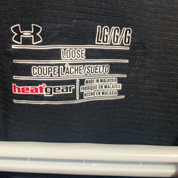 Under Armour vneck, cotton t shirt. Size Large. - Picture 3 of 3